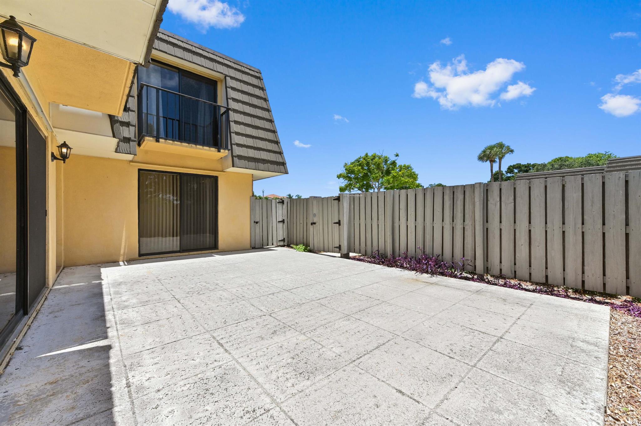 122 1st Way, West Palm Beach, FL, 33407/$235,000 2 122 1st Way