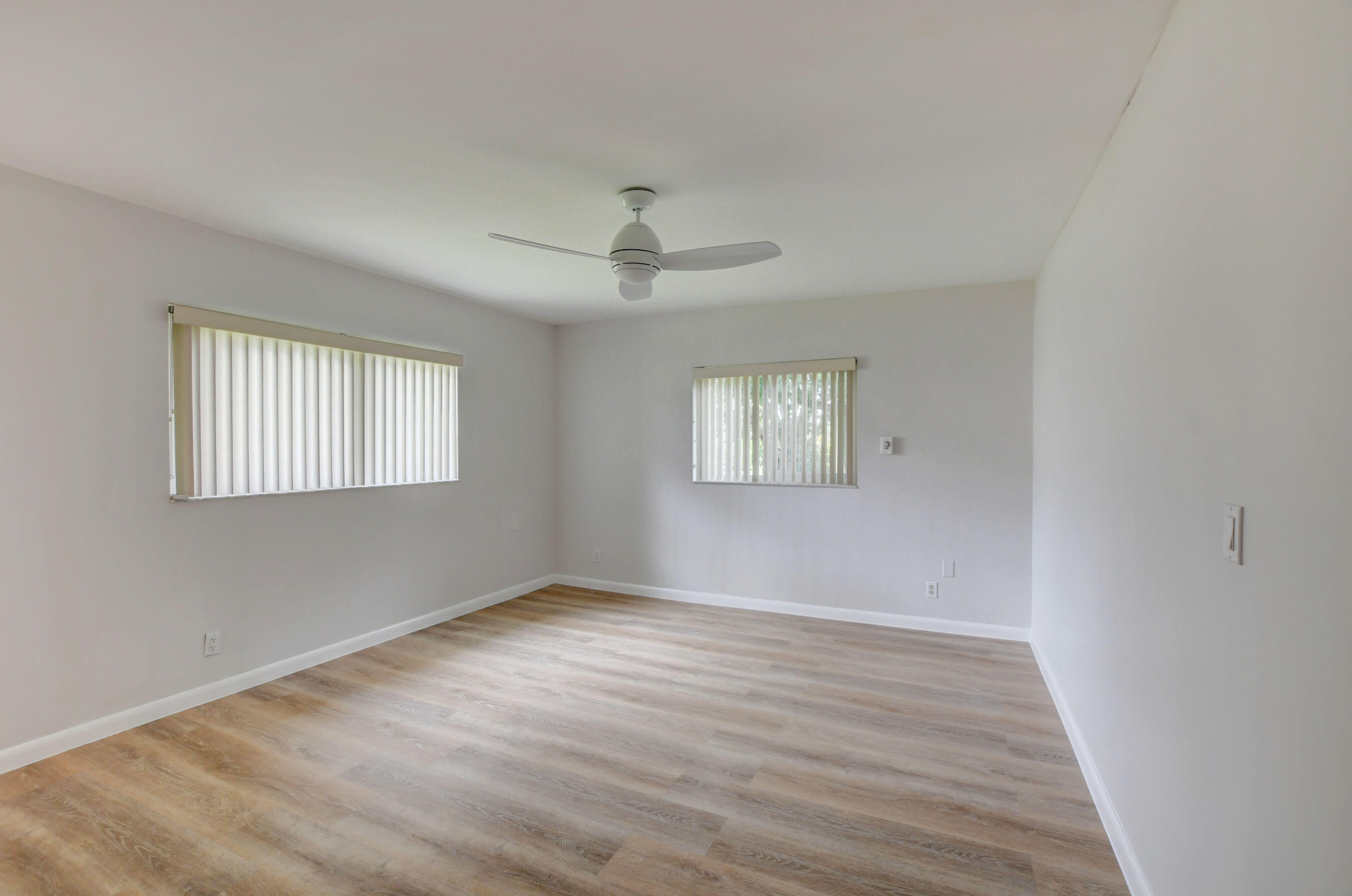 COCO WOOD LAKES SEC 1 - Residential Lease