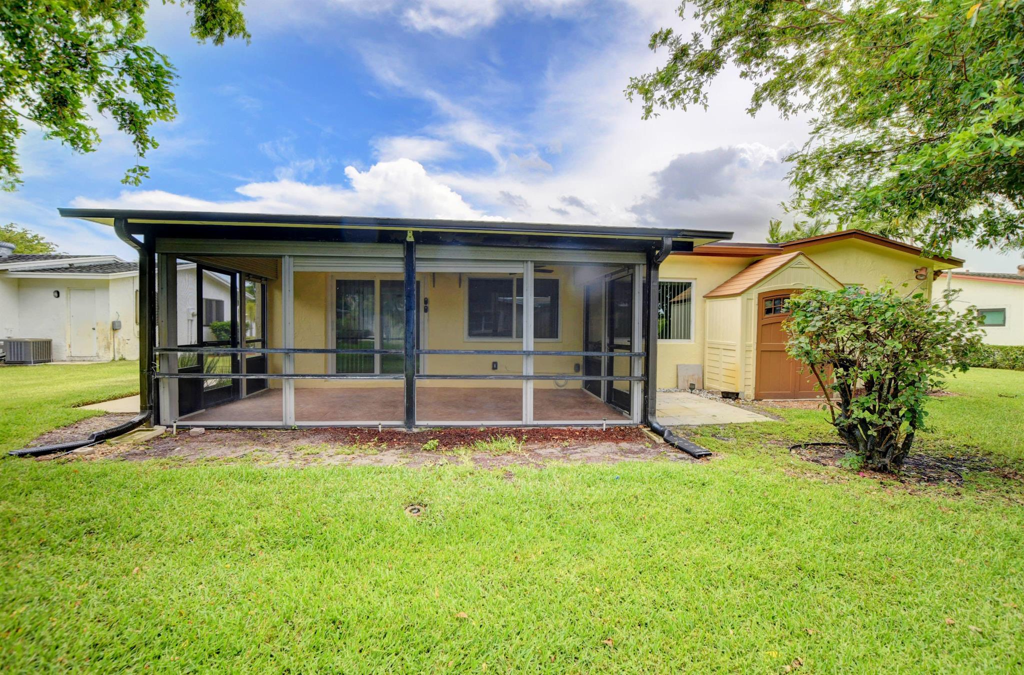 COCO WOOD LAKES SEC 1 - Residential Lease