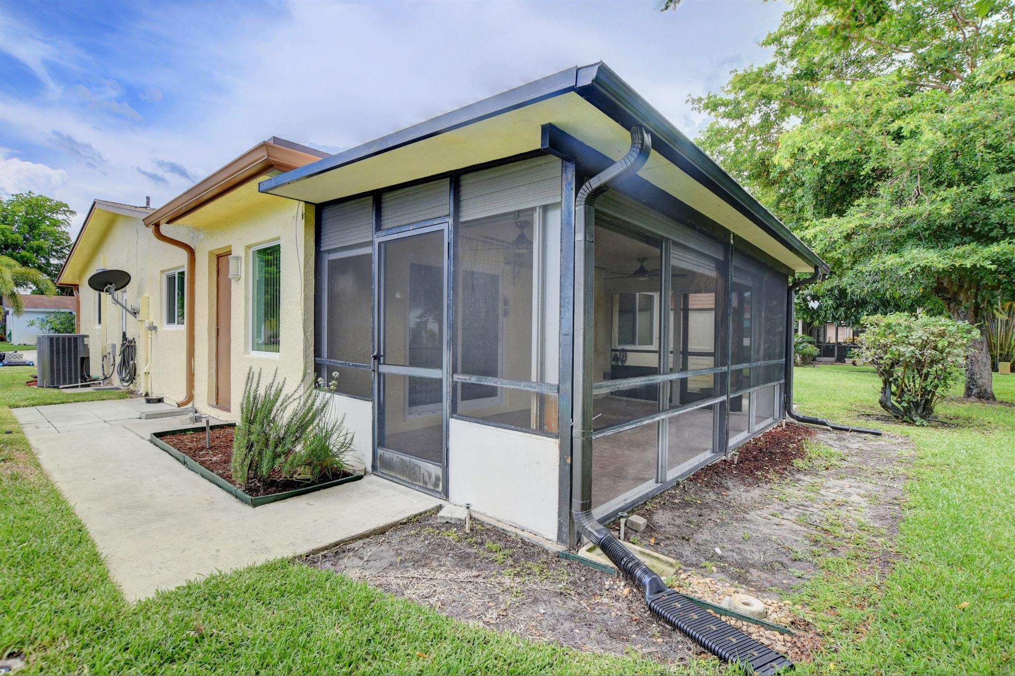 COCO WOOD LAKES SEC 1 - Residential Lease