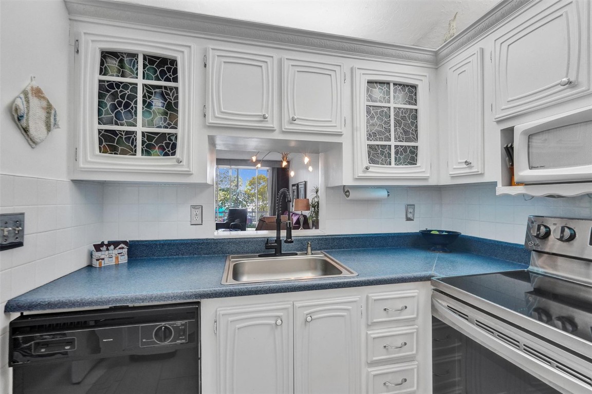 2831 Somerset Drive 107