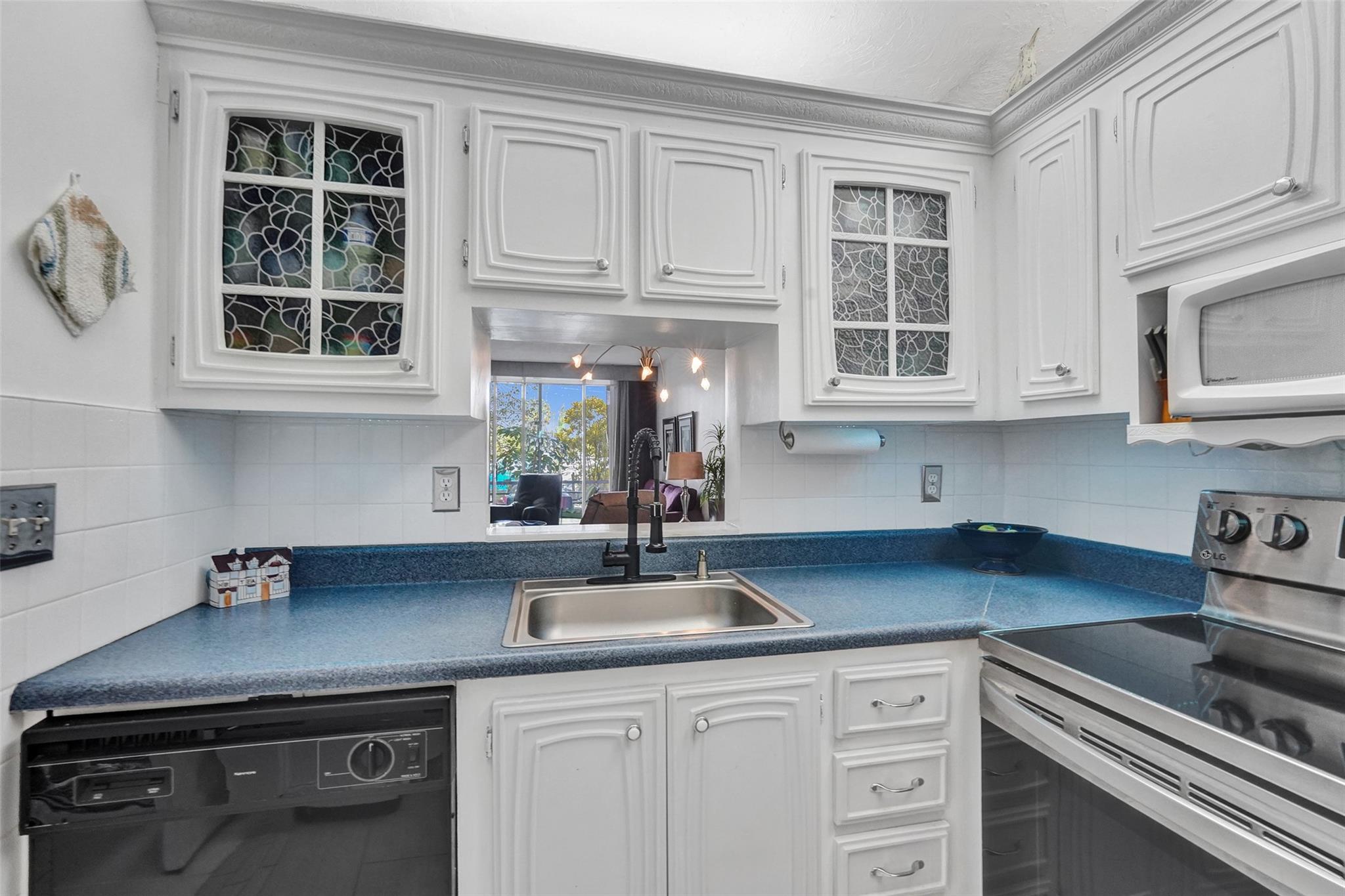 View photos, virtual tours, details... 2831 Somerset Dr 107