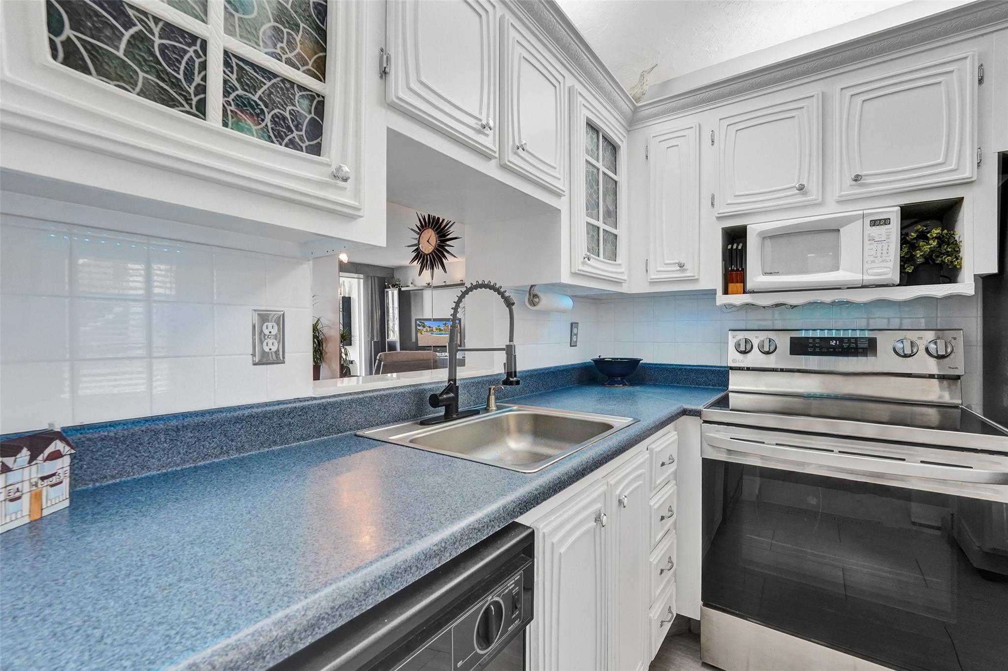 View photos, virtual tours, details... 2831 Somerset Dr 107