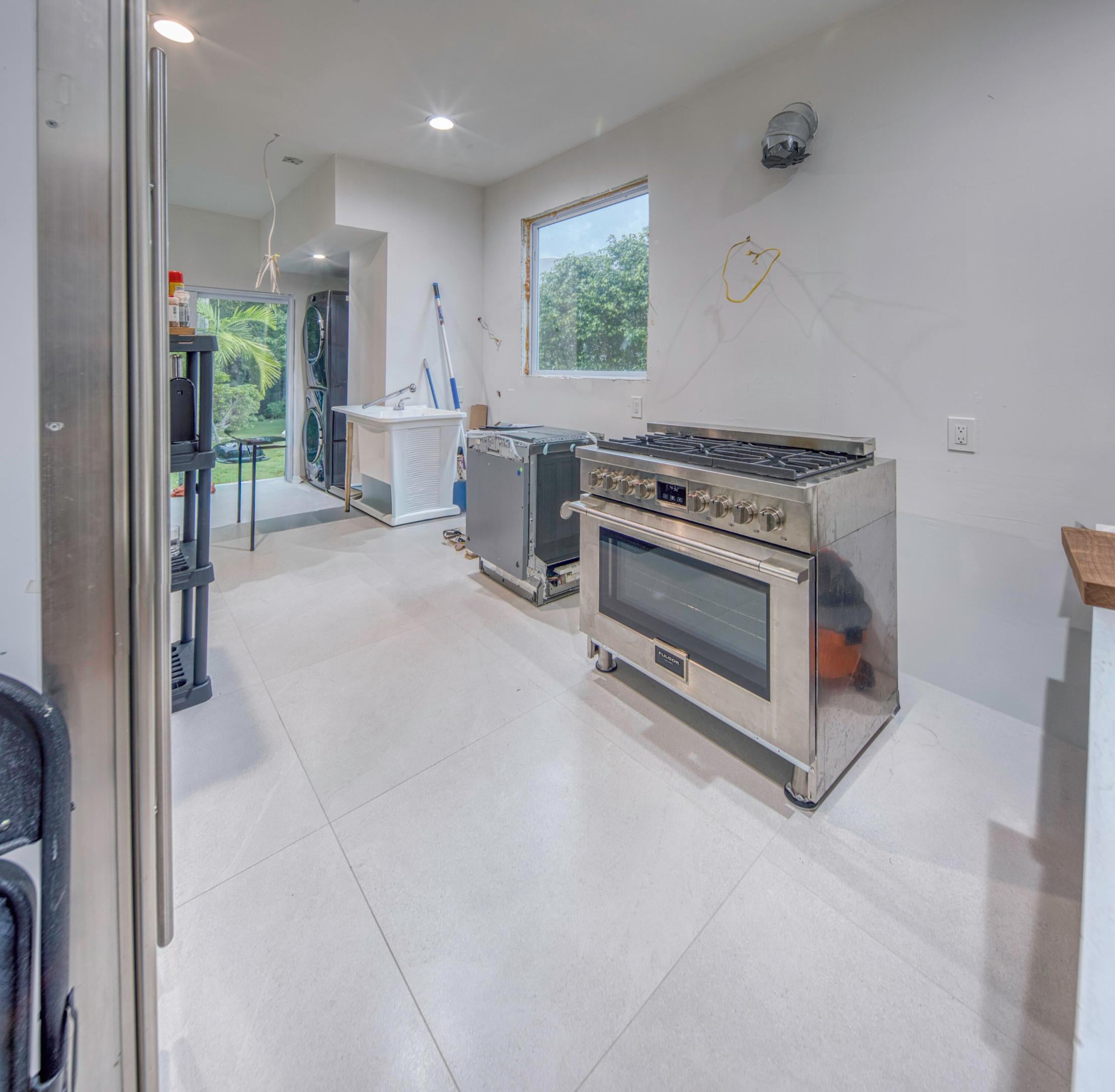 Properties 411 S FEDERAL Highway