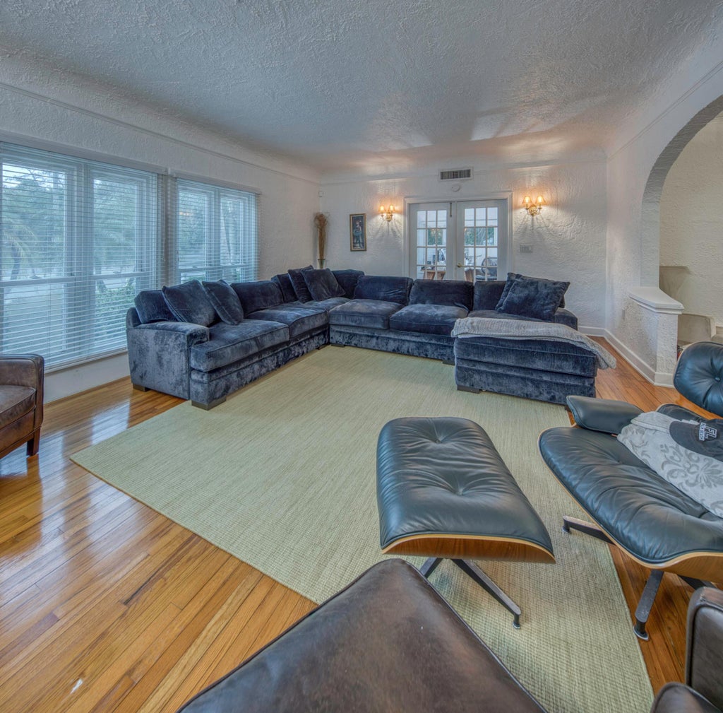 Photo of 411 S FEDERAL Highway, Lake Worth Beach, FL 33460 (MLS # B26078897)