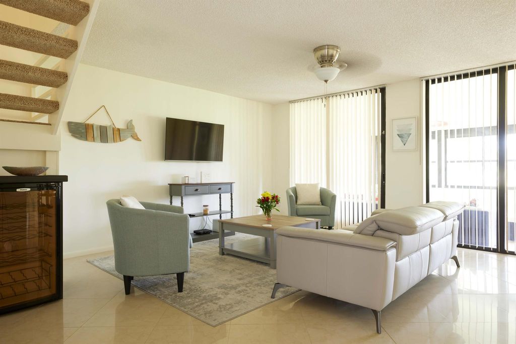 Photo of 806 Windermere Way, Palm Beach Gardens, FL 33418 (MLS # R11031253)