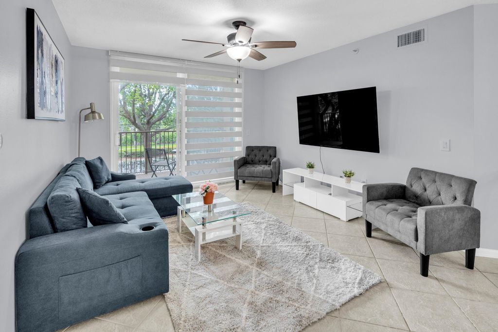 Photo of 214 Villa Circle #214, Boynton Beach, FL 33435 (MLS # R11105538)