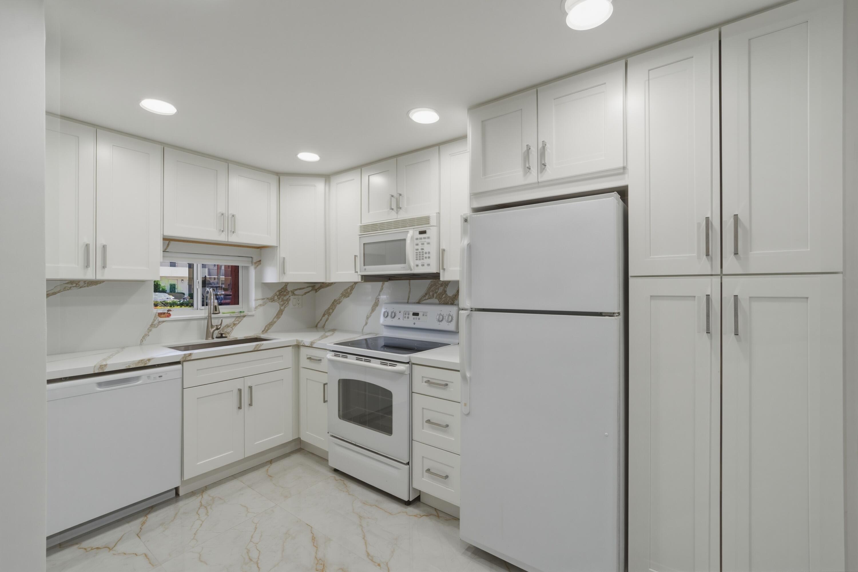 HOLLYBROOK GOLF - Residential Lease
