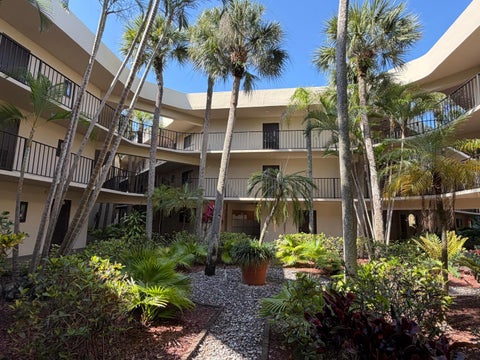 Tiny photo for 5220 Las Verdes Circle #317, Delray Beach, FL 33484 (MLS # B26029487)