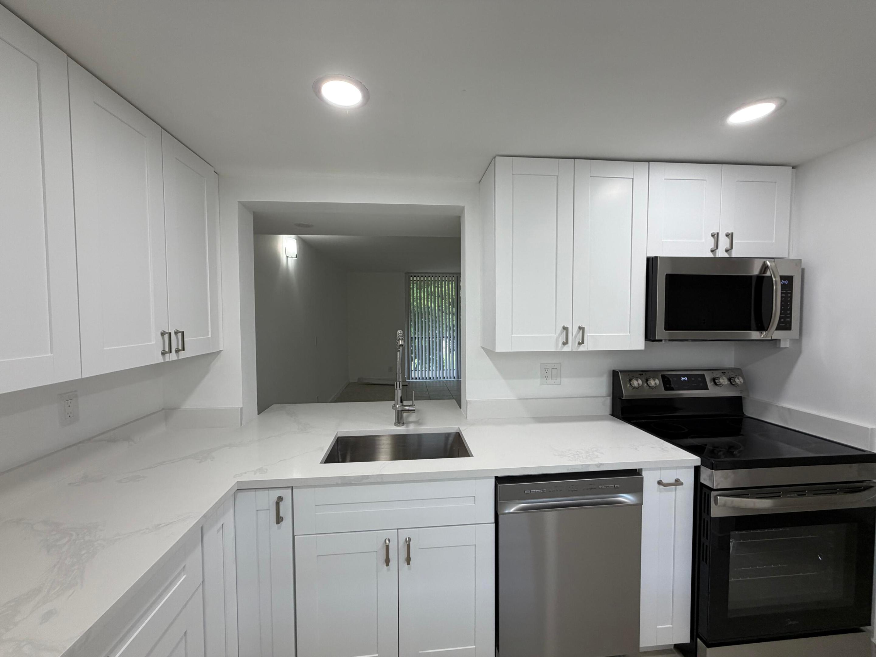 5220 Las Verdes Circle 317