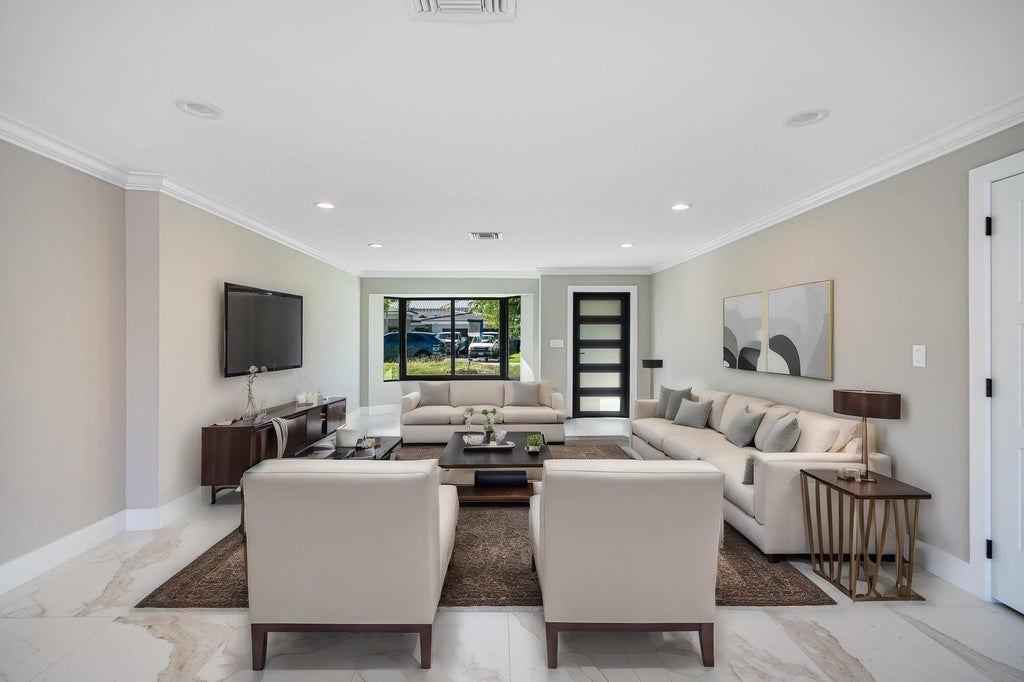 Photo of 2447 SE 10th Street, Pompano Beach, FL 33062 (MLS # R11066544)