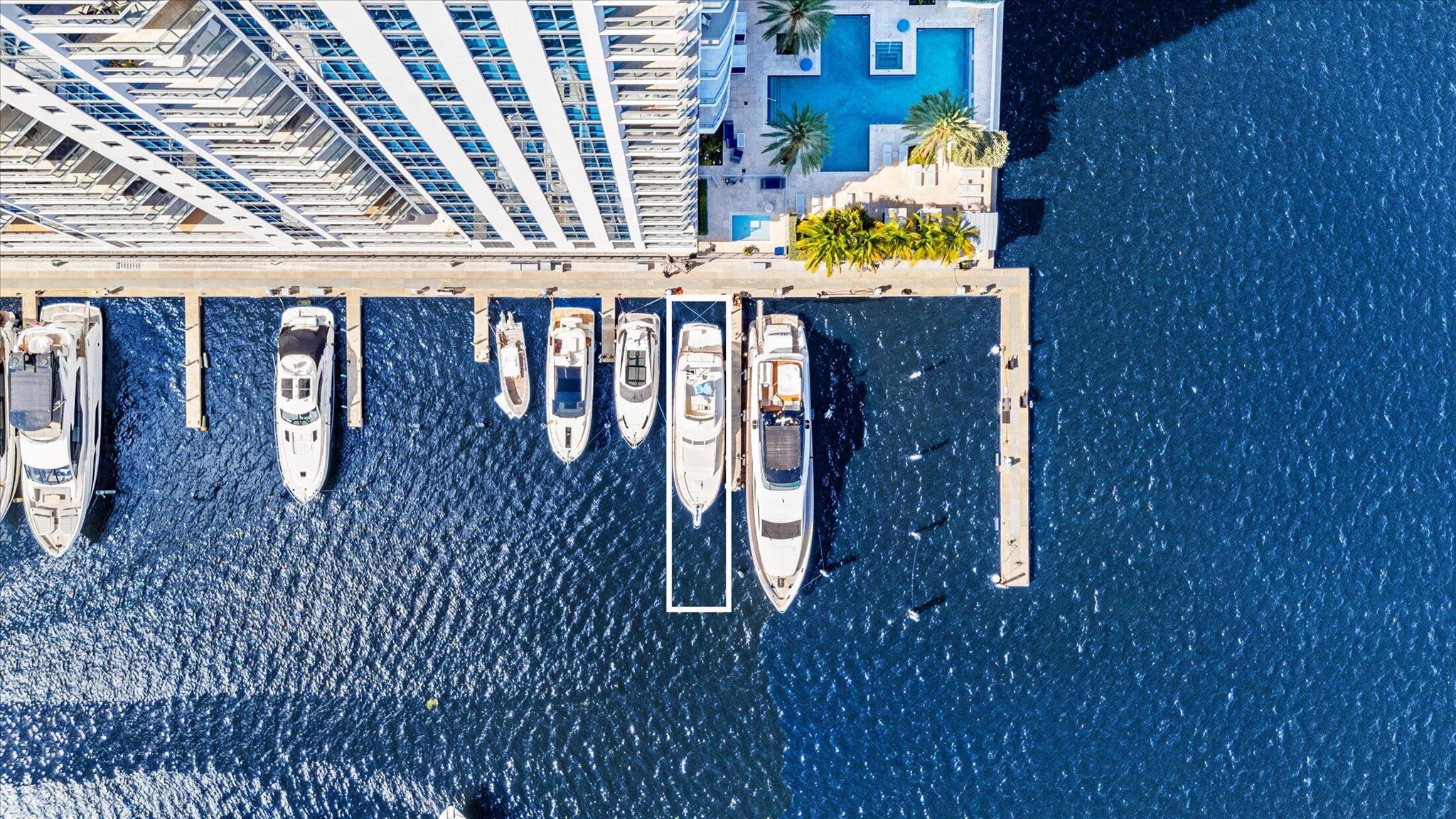 View photos, virtual tours, details... 17301 Biscayne Boulevard #109