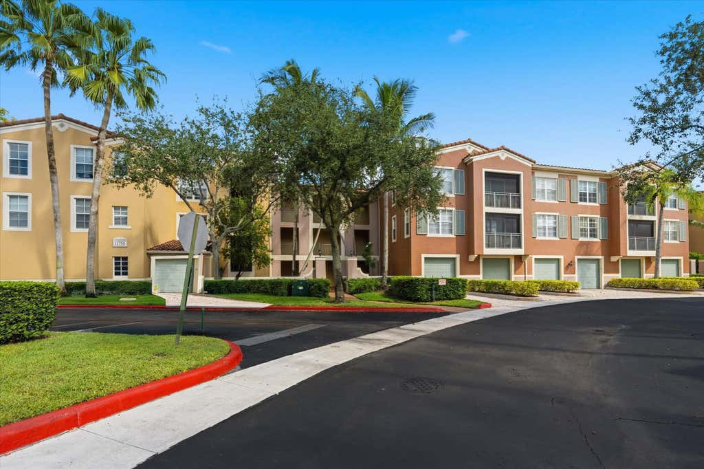 Photo of 11750 SAINT ANDREWS Place #303, Wellington, FL 33414 (MLS # B26066361)