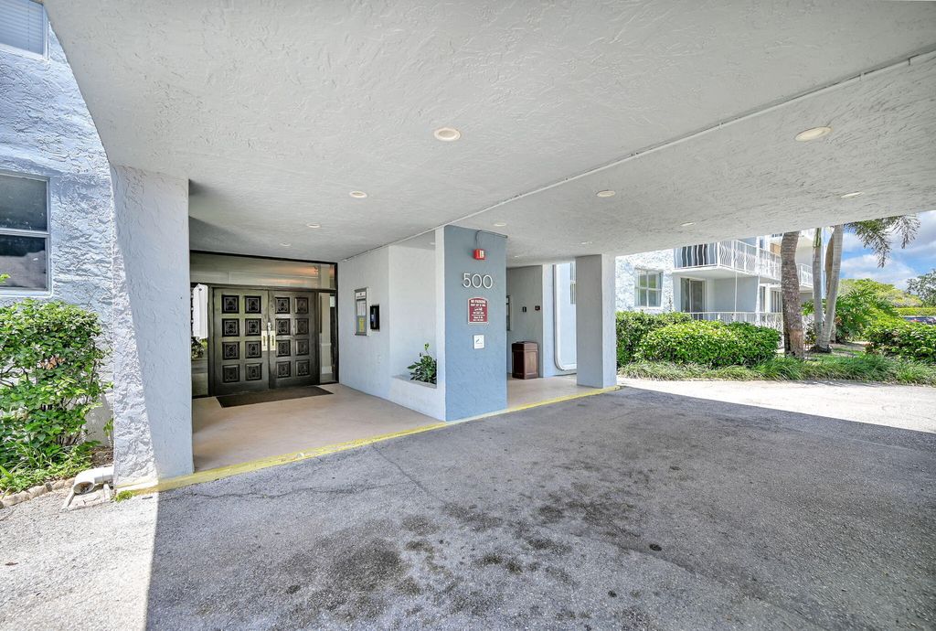 Photo of 500 Executive Center Drive #3i, West Palm Beach, FL 33401 (MLS # B26047268)