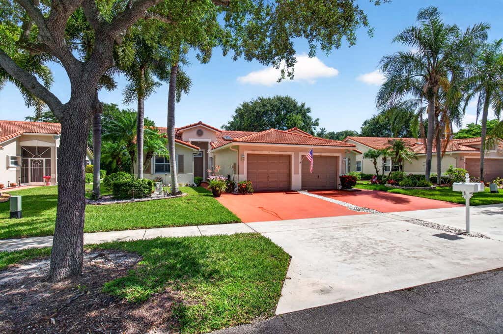 Photo of 26 Sausalito Drive, Boynton Beach, FL 33436 (MLS # B26038644)