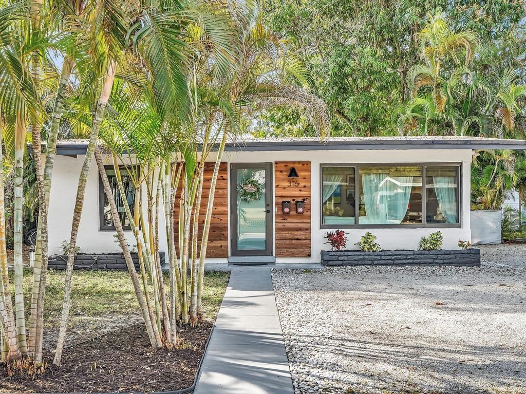 Photo of 316 SW 21 Street, Fort Lauderdale, FL 33315 (MLS # F10555787)