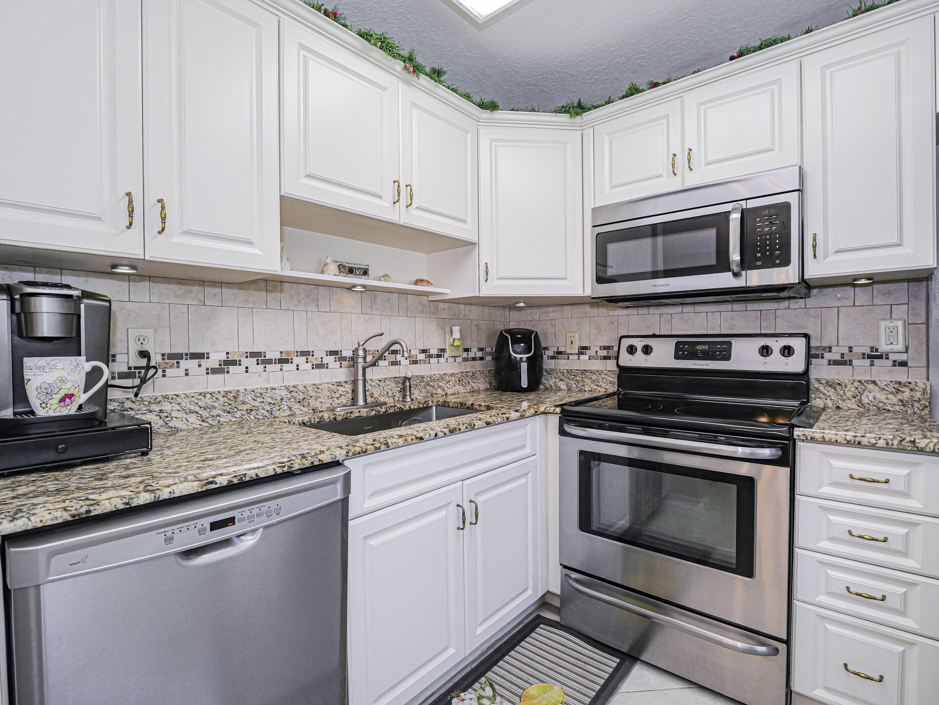 VISTA ROYALE PHASE IV BLDGS 83-111 - Residential