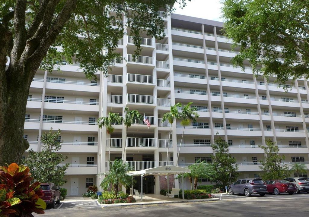 Photo of 605 Oaks Drive #503, Pompano Beach, FL 33069 (MLS # F10420763)