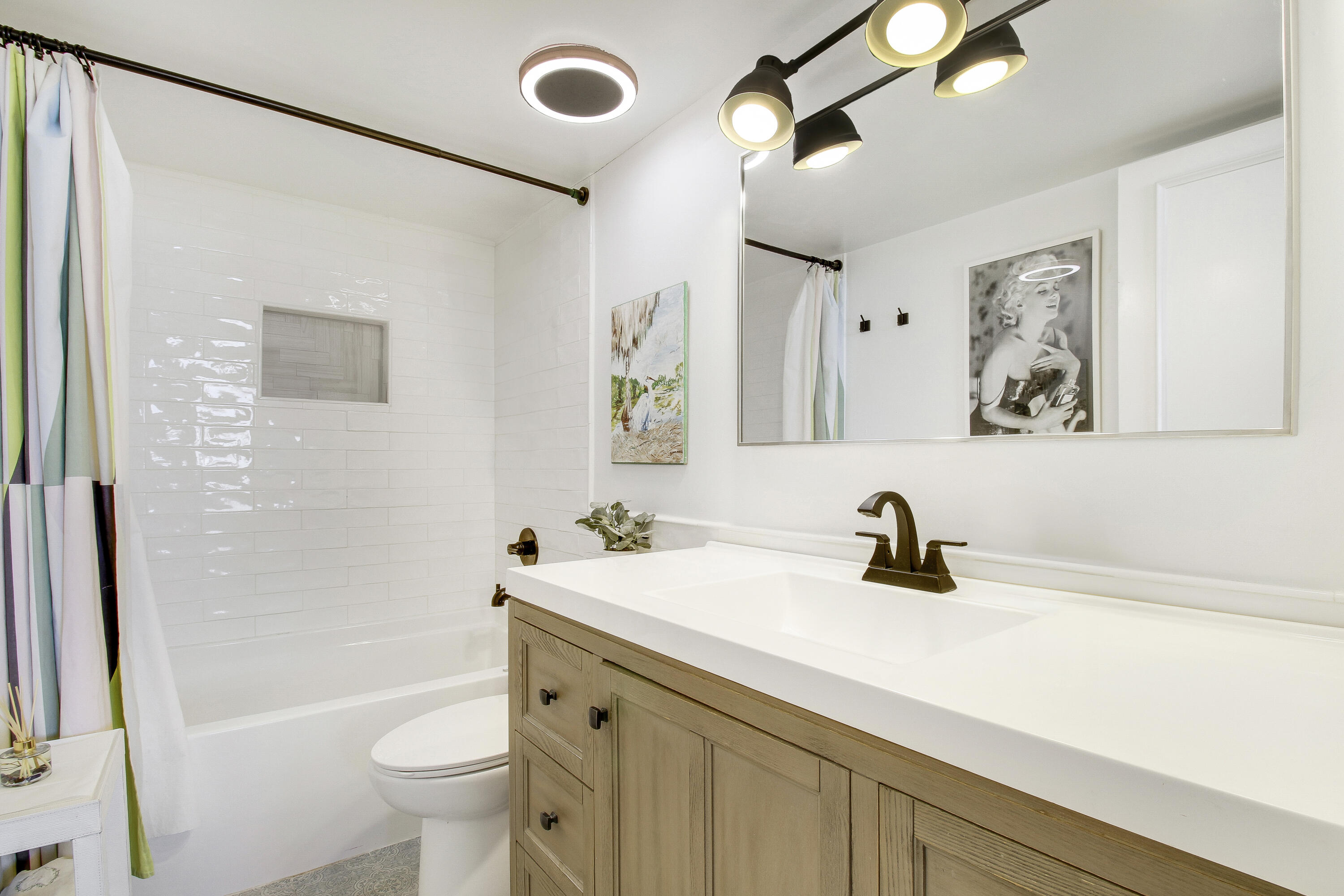 PALM BEACH HOUSE CONDO - Residential Lease