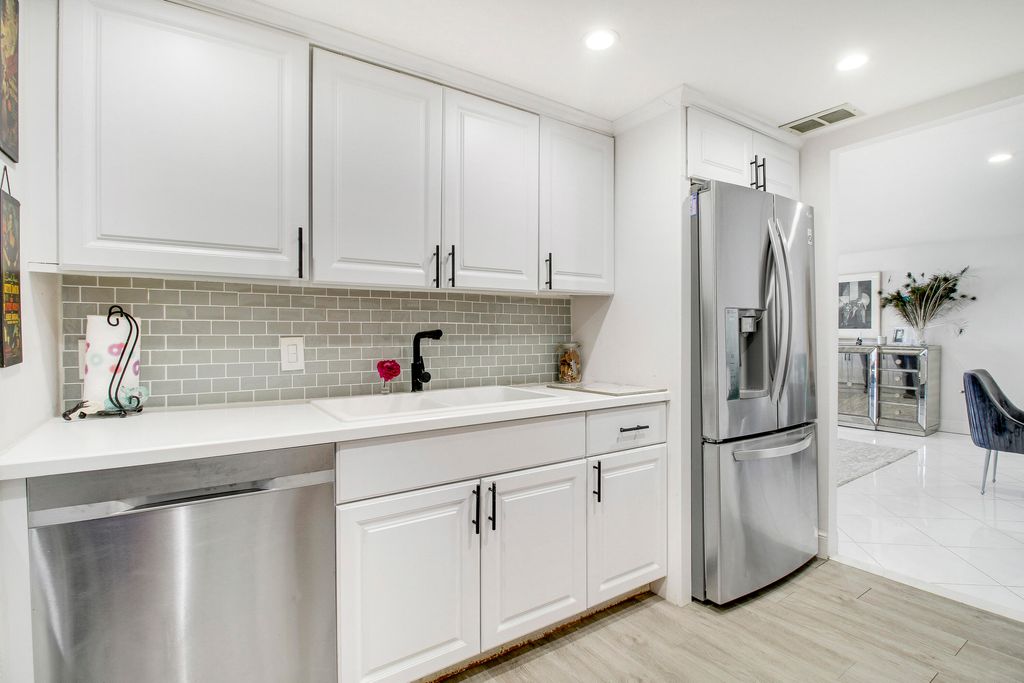 Photo of 5600 N Flagler Drive #Ph107, West Palm Beach, FL 33407 (MLS # R11165132)