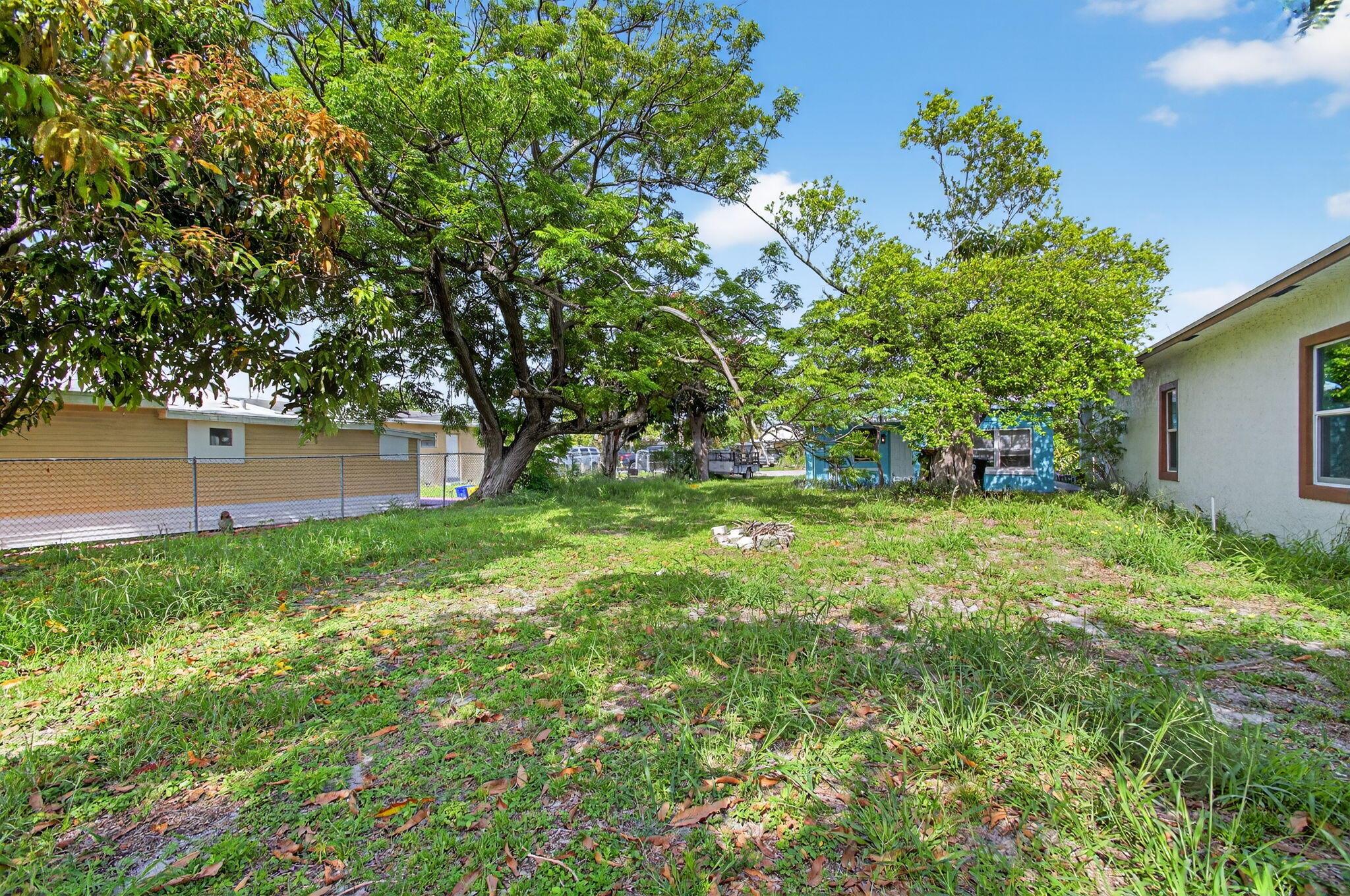 TOWN OF LAKE WORTH LTS 28 - Residential Income