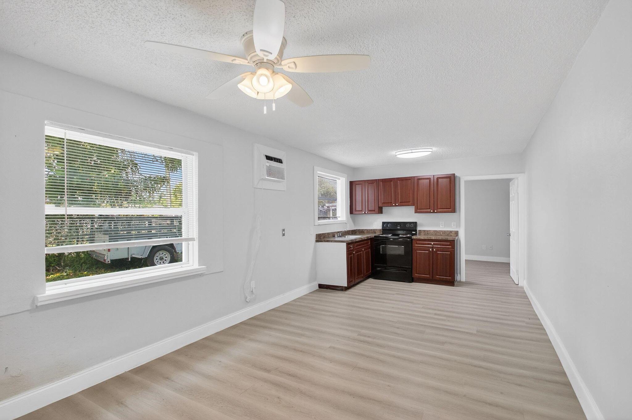TOWN OF LAKE WORTH LTS 28 - Residential Income