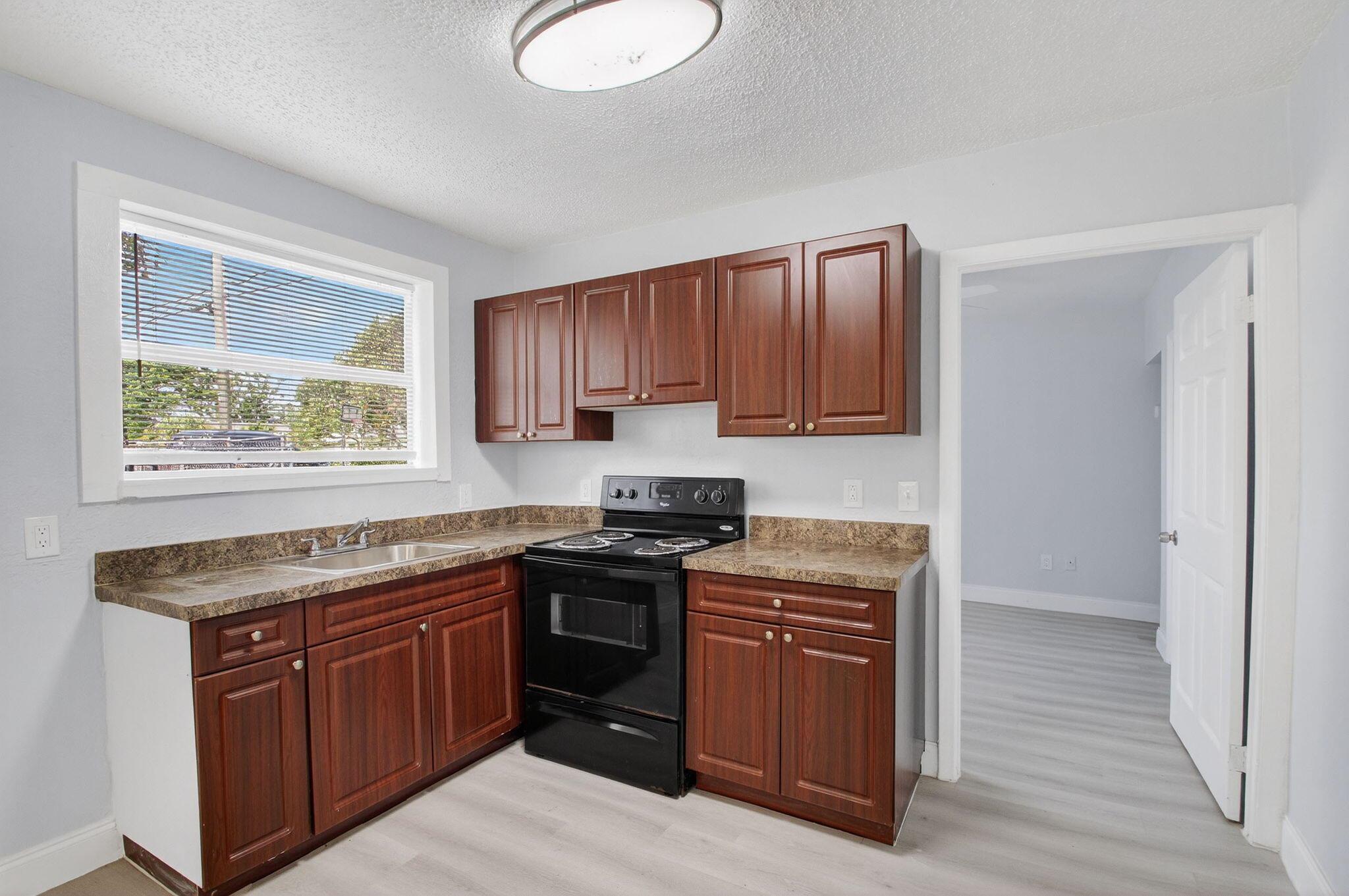 TOWN OF LAKE WORTH LTS 28 - Residential Income