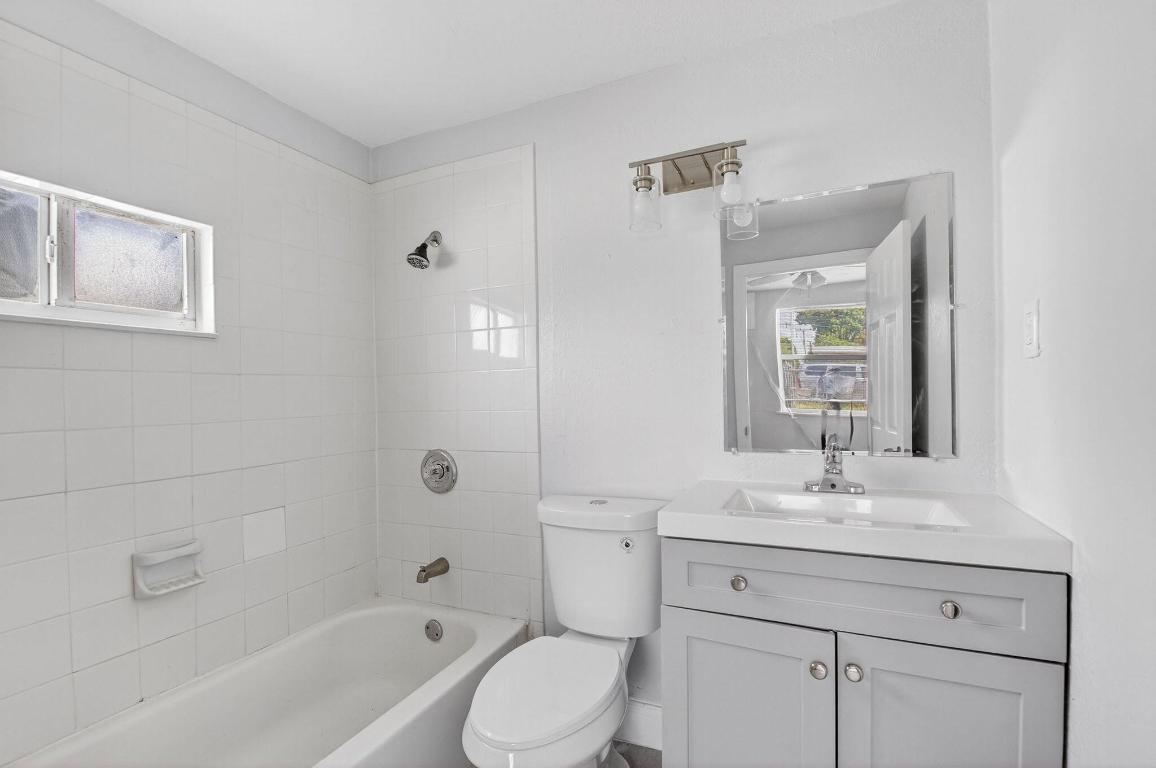 TOWN OF LAKE WORTH LTS 28 & 29 BLK 127 - Residential Income