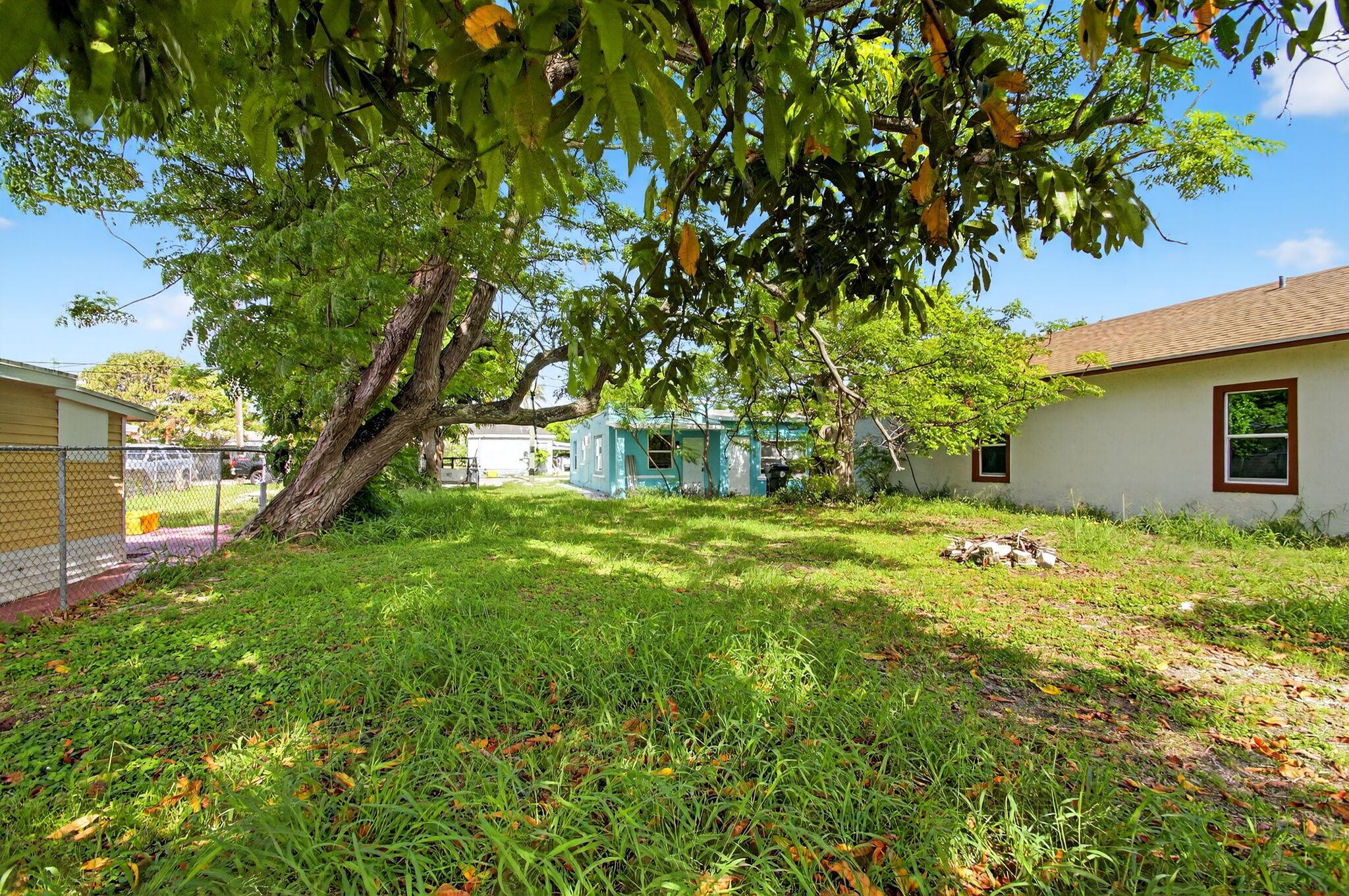 TOWN OF LAKE WORTH LTS 28 - Residential Income