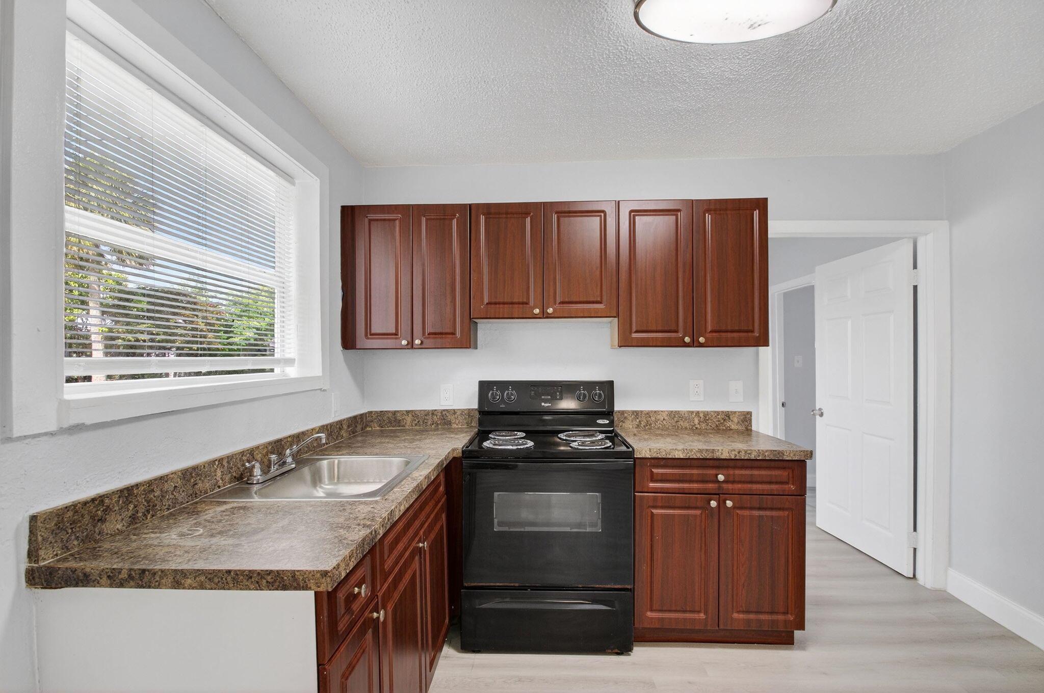 TOWN OF LAKE WORTH LTS 28 - Residential Income