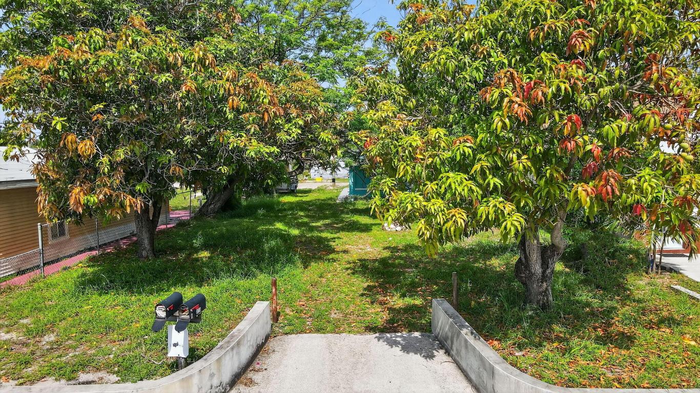 TOWN OF LAKE WORTH LTS 28 & 29 BLK 127 - Residential Income