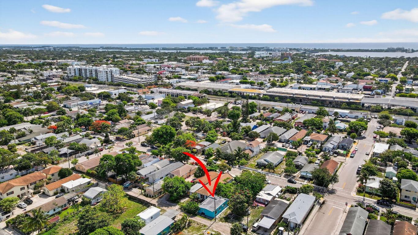 TOWN OF LAKE WORTH LTS 28 & 29 BLK 127 - Residential Income