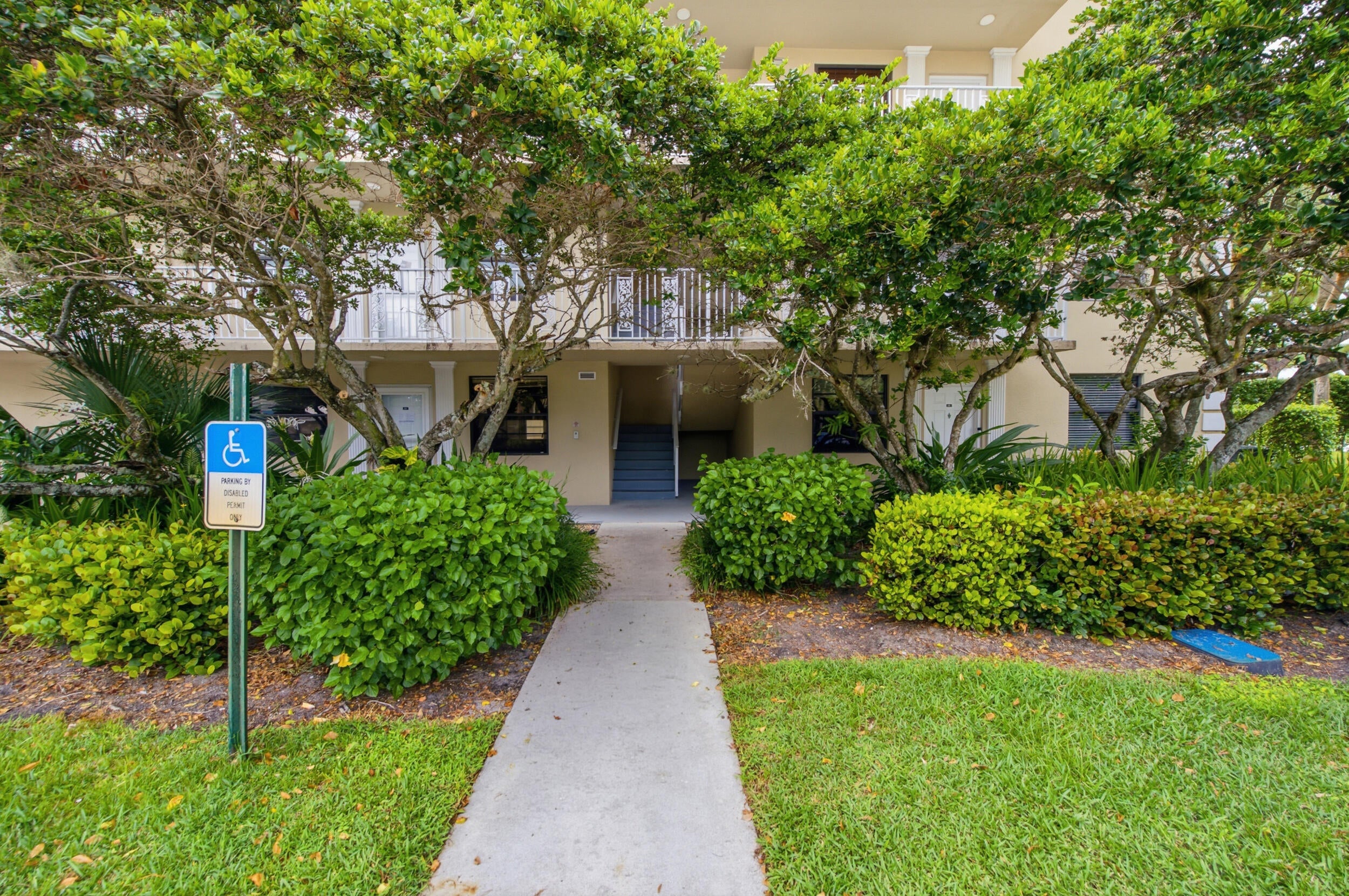 3515 VILLAGE Boulevard 206