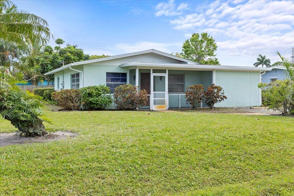 Photo of 1266 SW 29th Terrace, Palm City, FL 34990 (MLS # R10966089)
