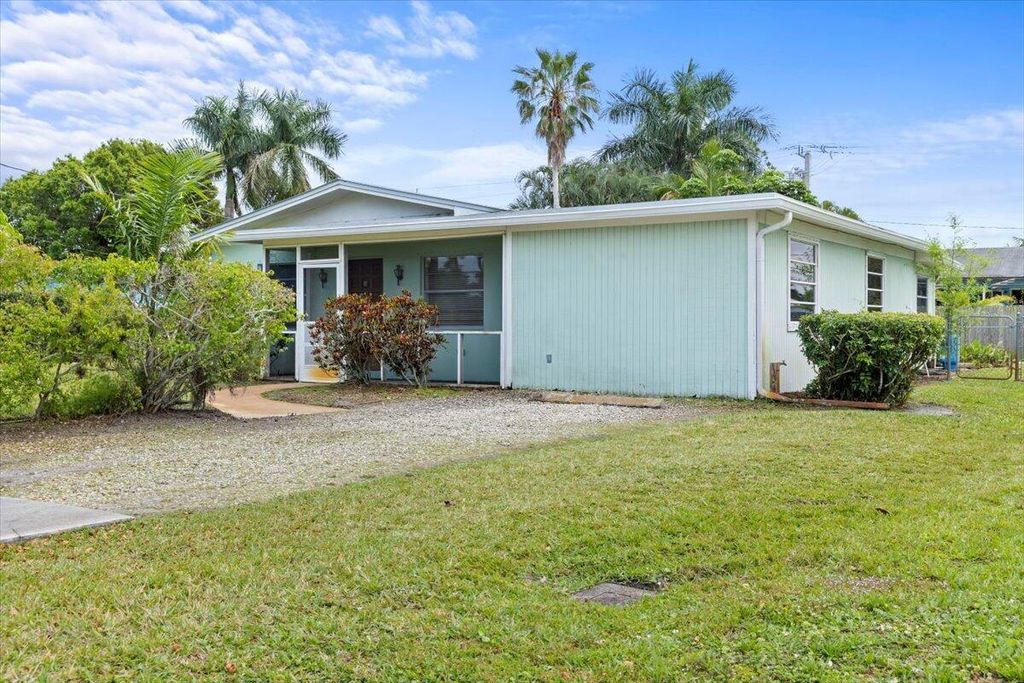 Photo of 1266 SW 29th Terrace, Palm City, FL 34990 (MLS # R10966089)