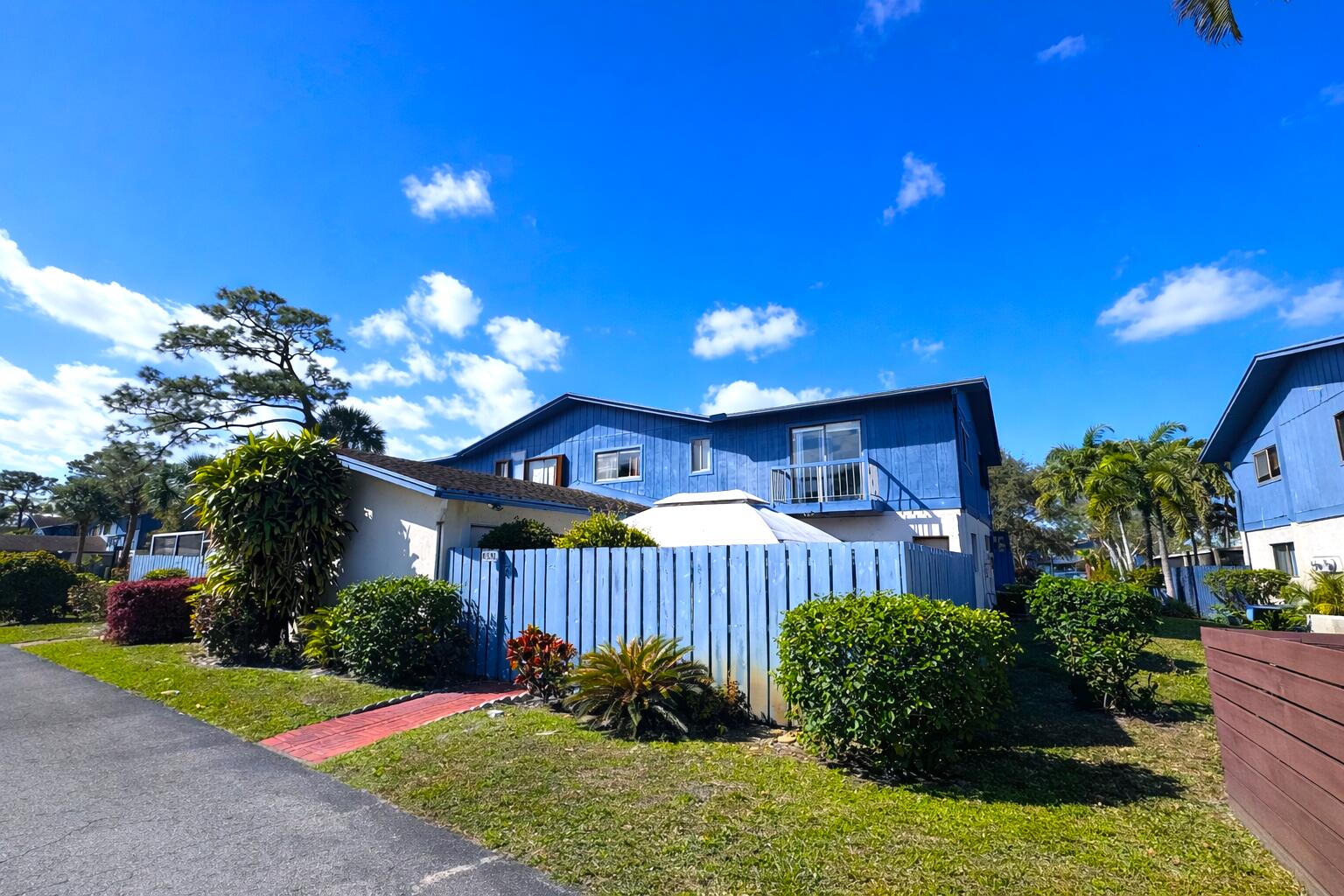 THE COUNTRY TOWNHOMES - Residential