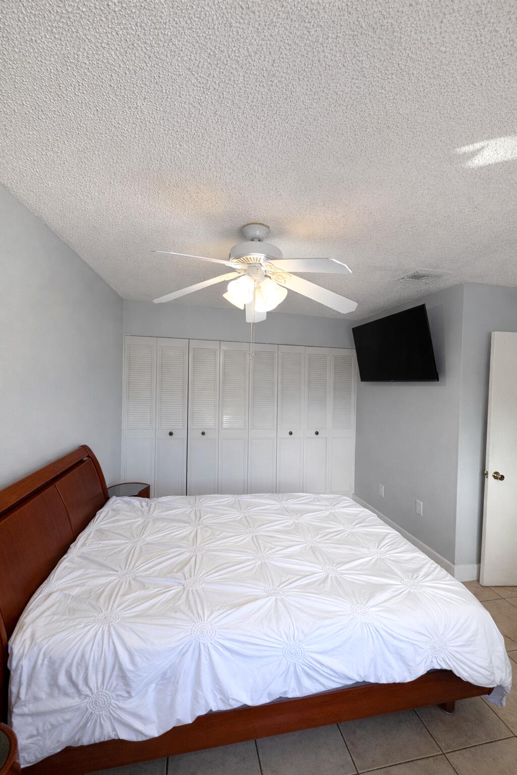 THE COUNTRY TOWNHOMES - Residential