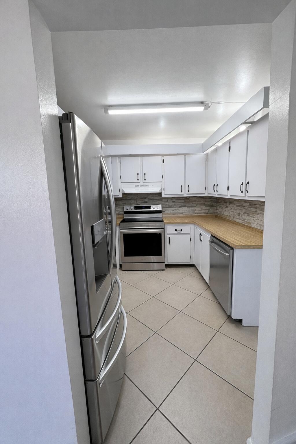 THE COUNTRY TOWNHOMES - Residential