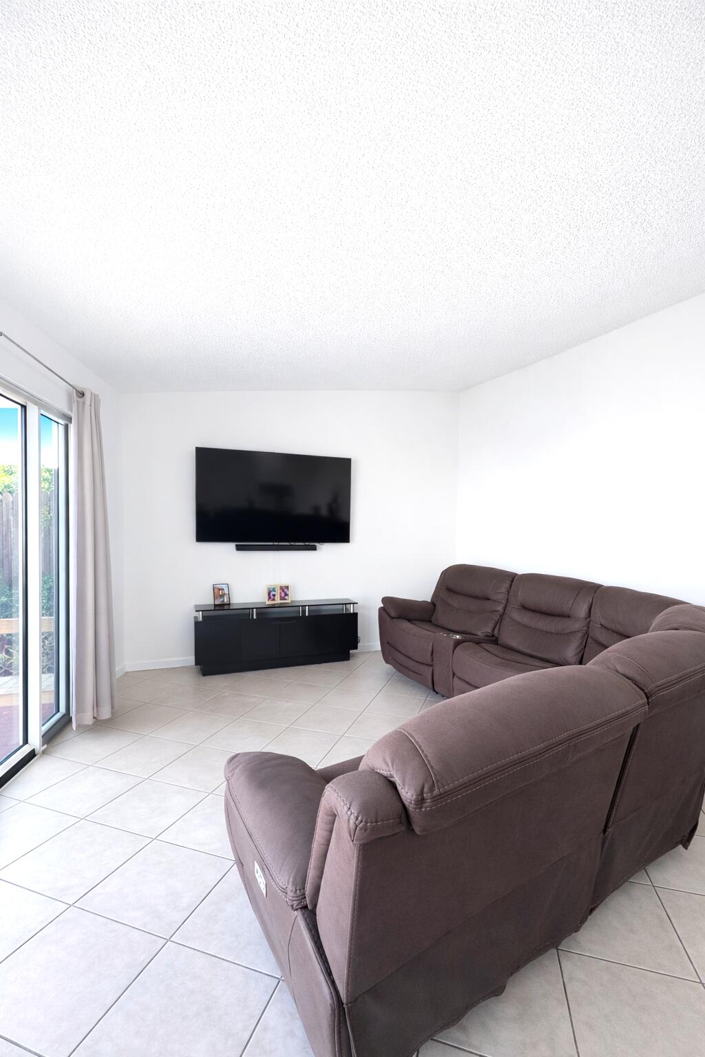 THE COUNTRY TOWNHOMES - Residential