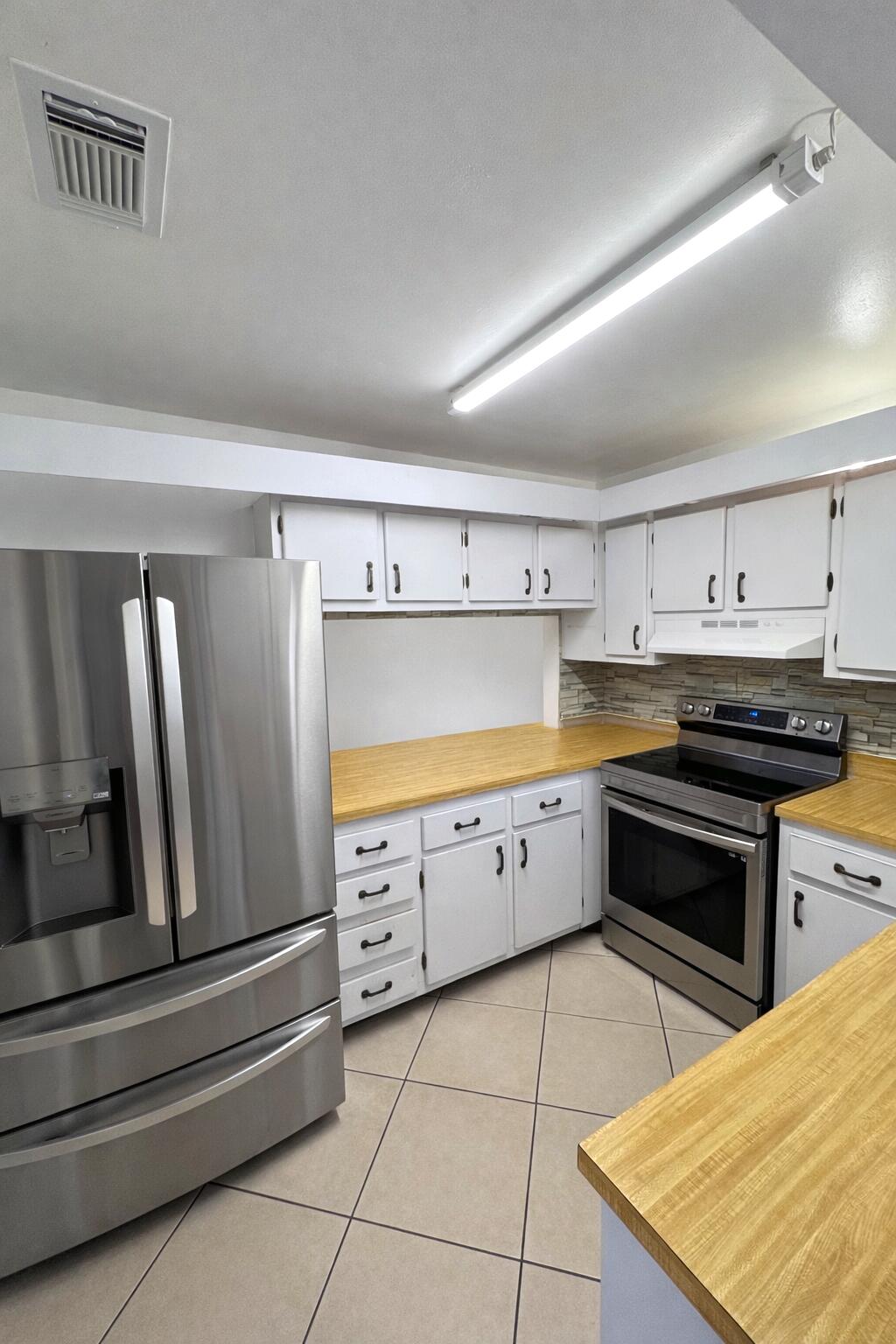 THE COUNTRY TOWNHOMES - Residential