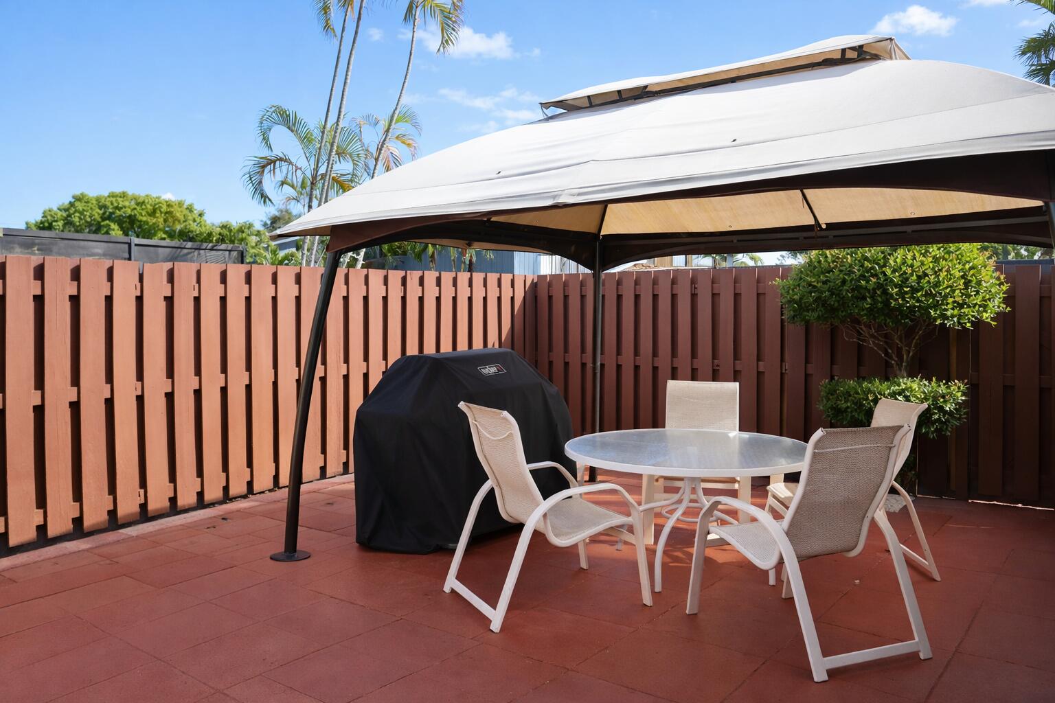 THE COUNTRY TOWNHOMES - Residential