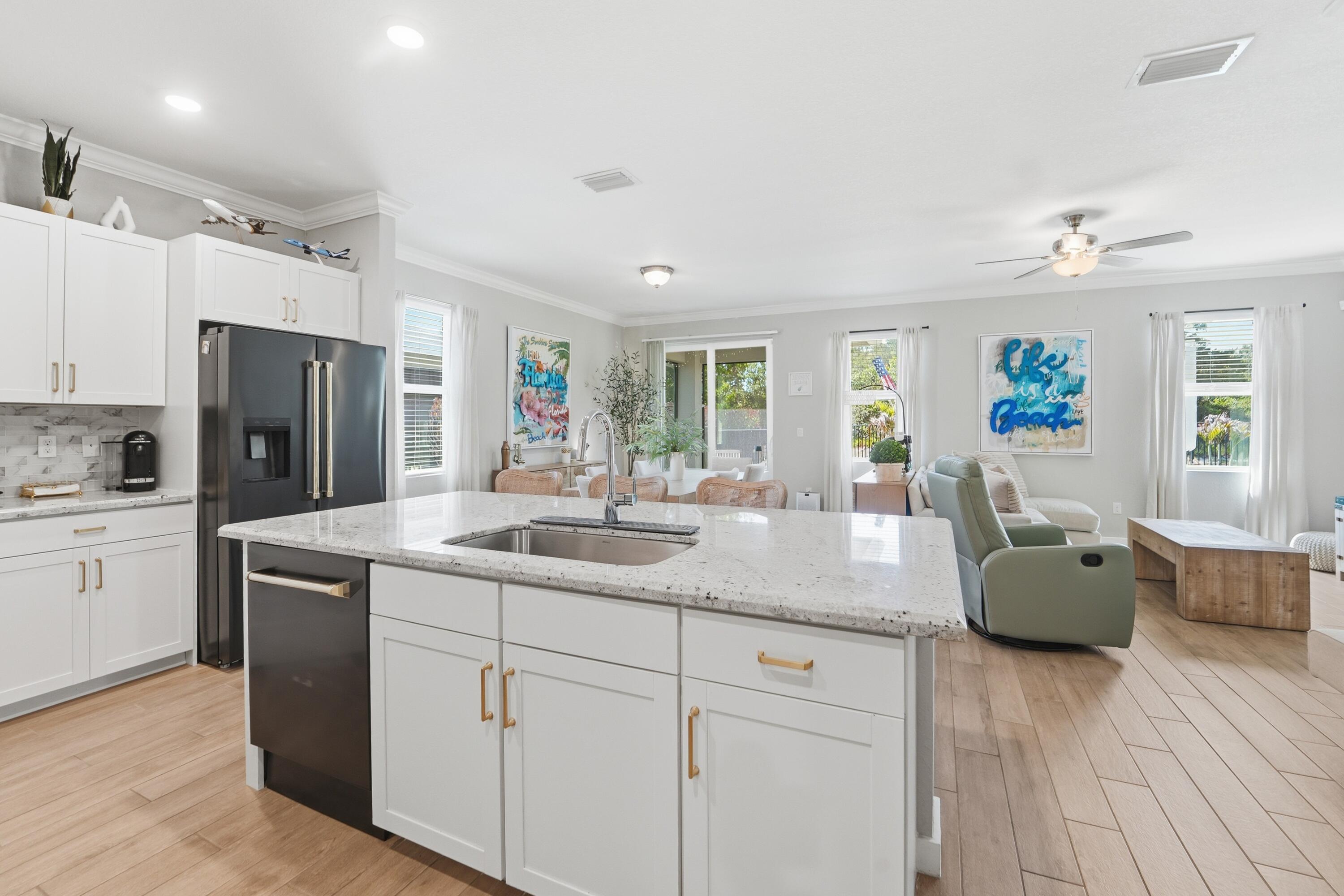 1554 NE White Pine Terrace, Ocean Breeze, FL, 34957/$599,000 4 1554 NE White Pine Terrace