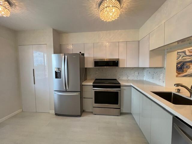 Photo of 6866 HUNTINGTON Lane #306, Delray Beach, FL 33446 (MLS # B26080113)
