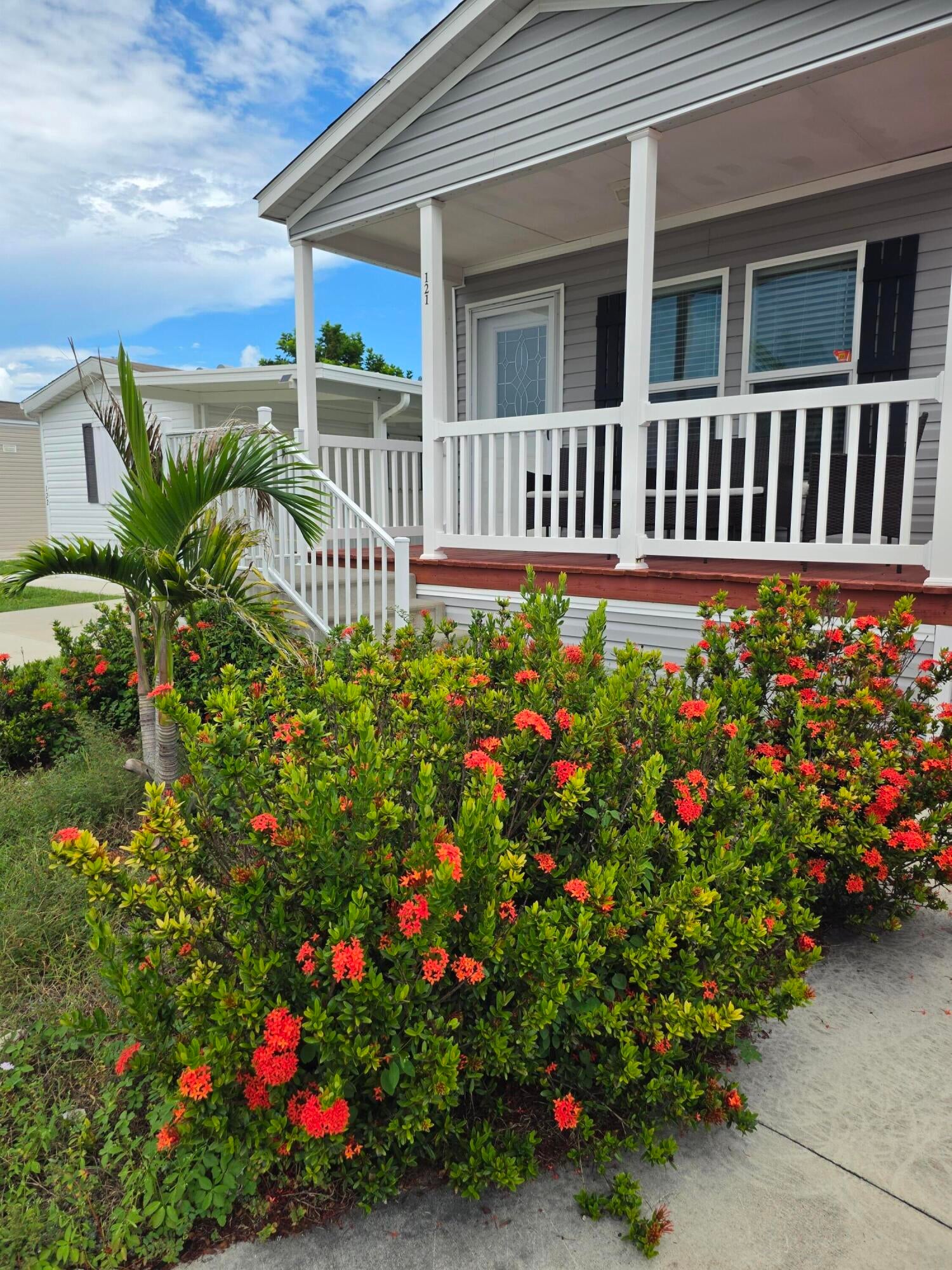 121 Sandhill Boulevard