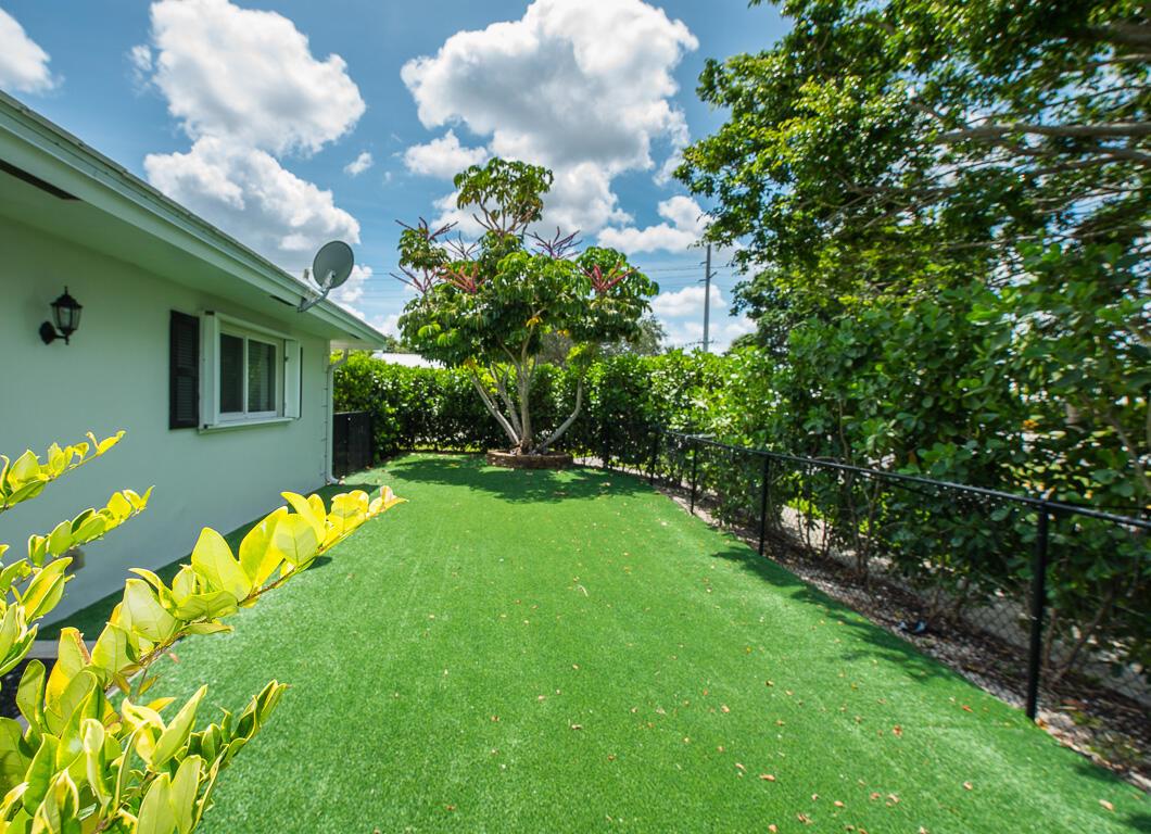 CAMINO GARDENS SEC 3 - Residential Lease