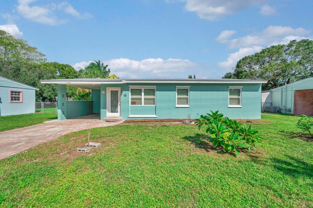 Photo of 708 El Rancho Drive, Fort Pierce, FL 34982 (MLS # R11026868)