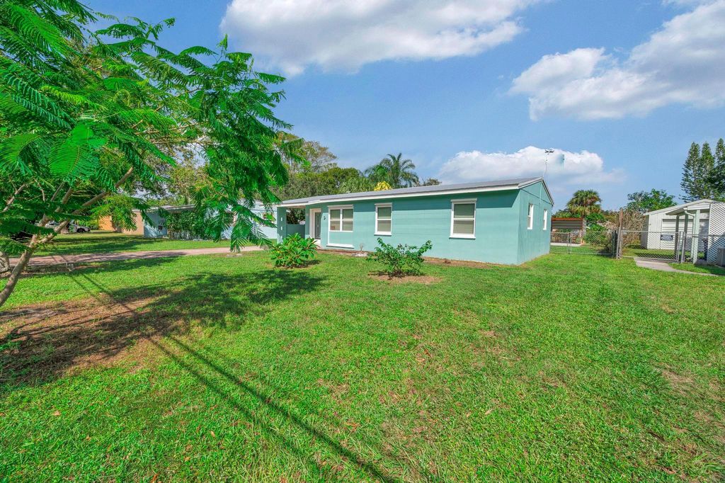Photo of 708 El Rancho Drive, Fort Pierce, FL 34982 (MLS # R11026868)