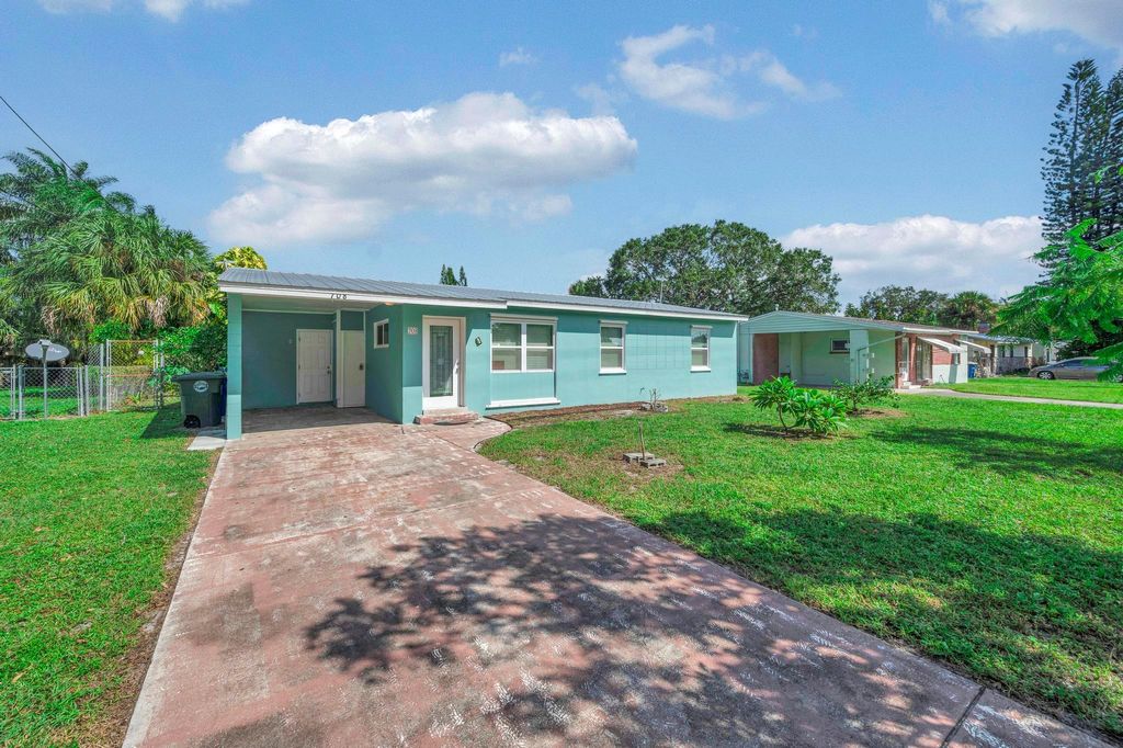 Photo of 708 El Rancho Drive, Fort Pierce, FL 34982 (MLS # R11026868)