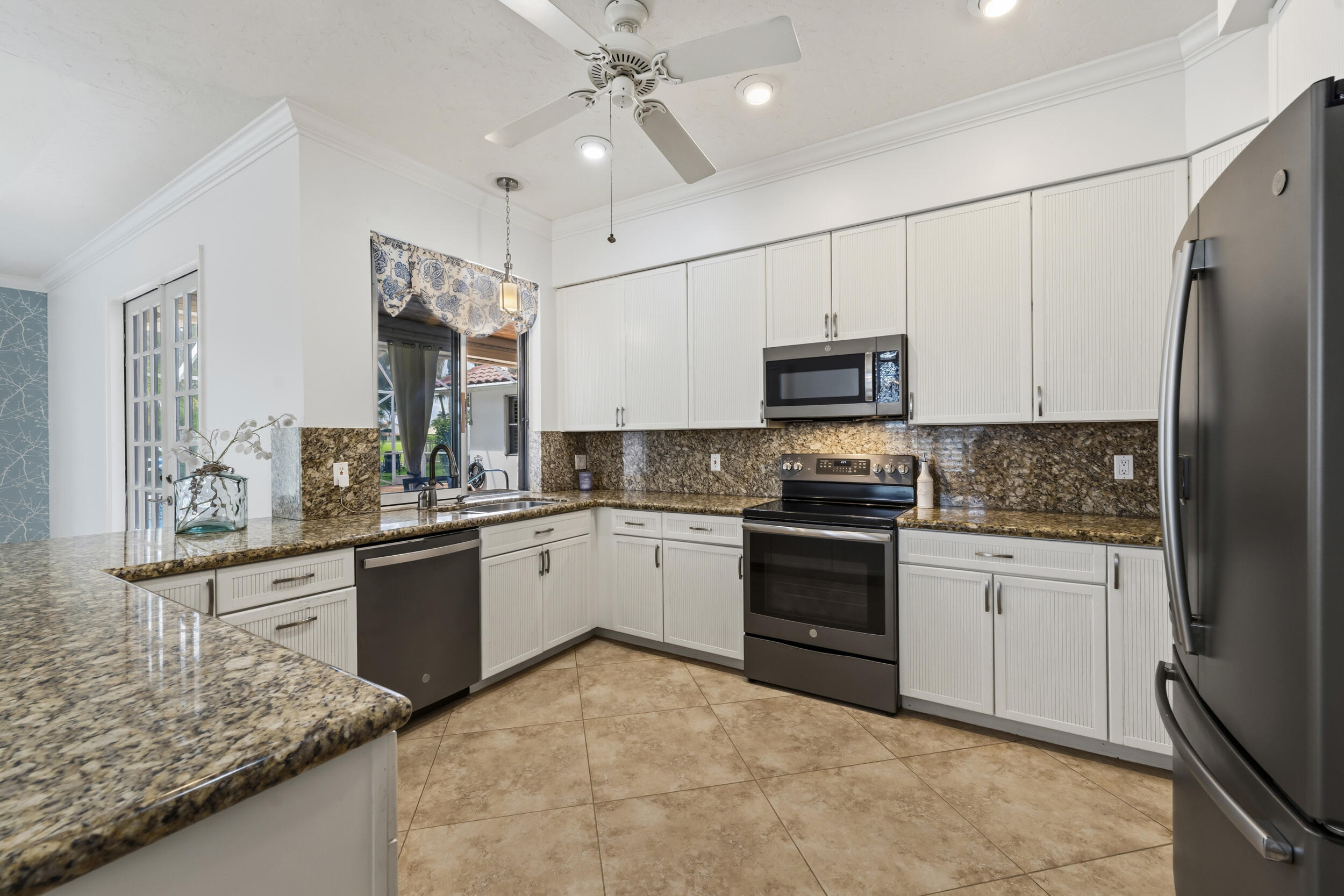 LAKEFIELD OF THE LANDINGS AT WELLINGTON - Residential