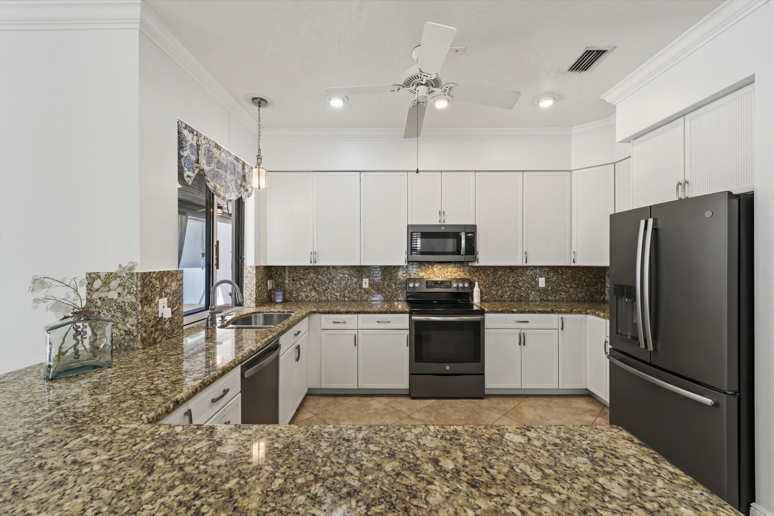 LAKEFIELD OF THE LANDINGS AT WELLINGTON - Residential